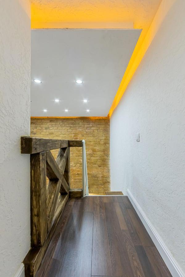 Kyiv Brown Loft Lägenhet Exteriör bild